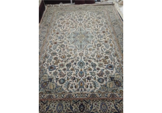فرش کرم رنگ نه متری هشتاد ساله