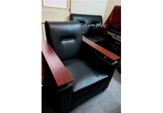 مبل چرمی نیم ست در تهران مبله سه نفره چرمی نیم ست با دسته چوبی زرشکی