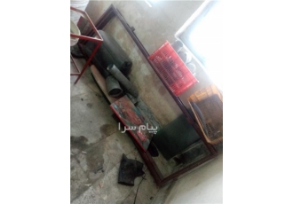 چهارچوب فلزی و درچوبی اتاق یک چهارچوب آهنی نو به ابعاد 222 در 75 و یک