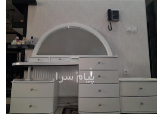 یک عدد ست میز آیینه و پاتختی در سمنان دو عدد پاتختی دو کشویی یک عدد میز