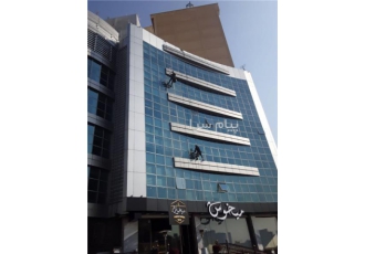 پیچ و رولپلاک‌ نما در کرج کار در ارتفاع با طناب بدون داربست به روش راپل