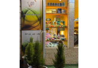 گالری هنر های دستی لارن در تهران چوب رزین پلی استر هنر متعلق است