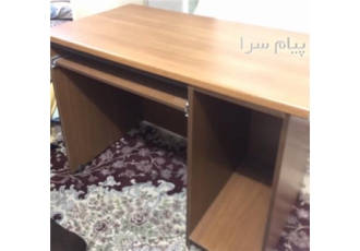 میزکامپیوتر در تهران یک عدد میز کامپیوتر قهوه ای رنگ با جای کیبورد
