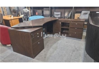 میز مدیریتی اقتصادی این میز مدیریت با طراحی کلاسیک و رنگ ونگه جلوهای
