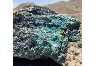 فروش رگه مس در سبزوار یک رگه مس با دو نور سنگ مس یکی اکسید سبز با عیار